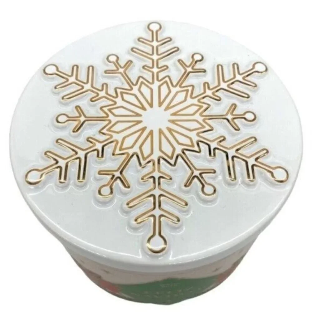 Bath & Body Works Feliz Navidad 3-Wick Candle Snowflake Lid